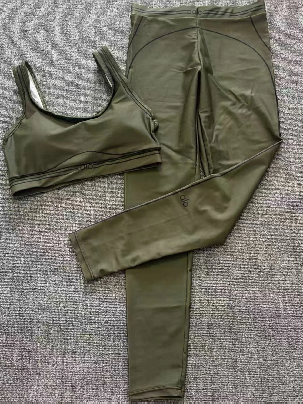 ALO Yoga Women’s.